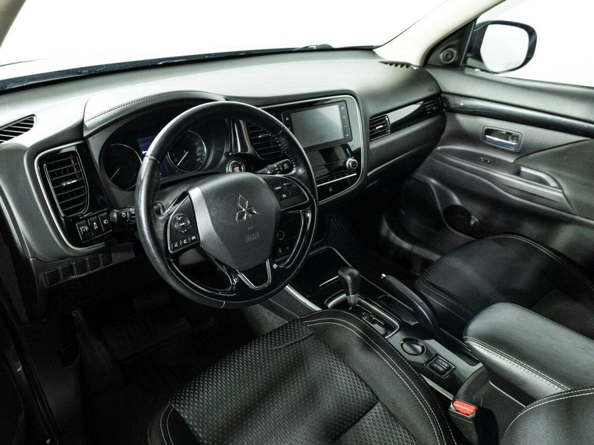 Mitsubishi Outlander с пробегом — 2020 год. Фото: #9