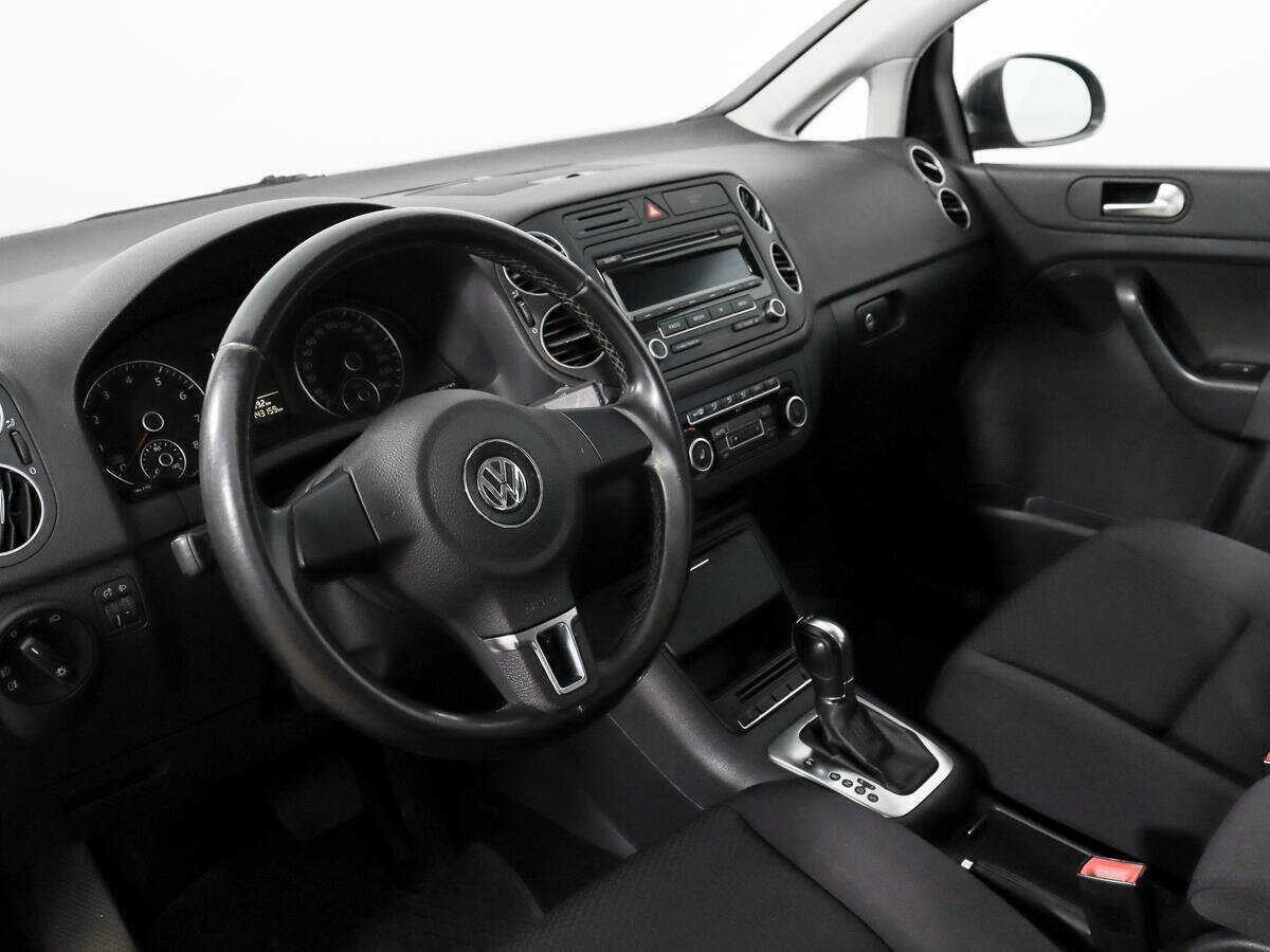 Volkswagen Golf Plus с пробегом — 2013 год. Фото: #8