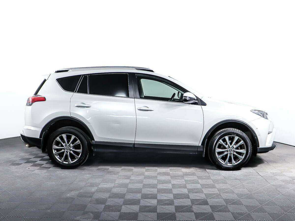 Toyota RAV4 с пробегом — 2018 год. Фото: #3