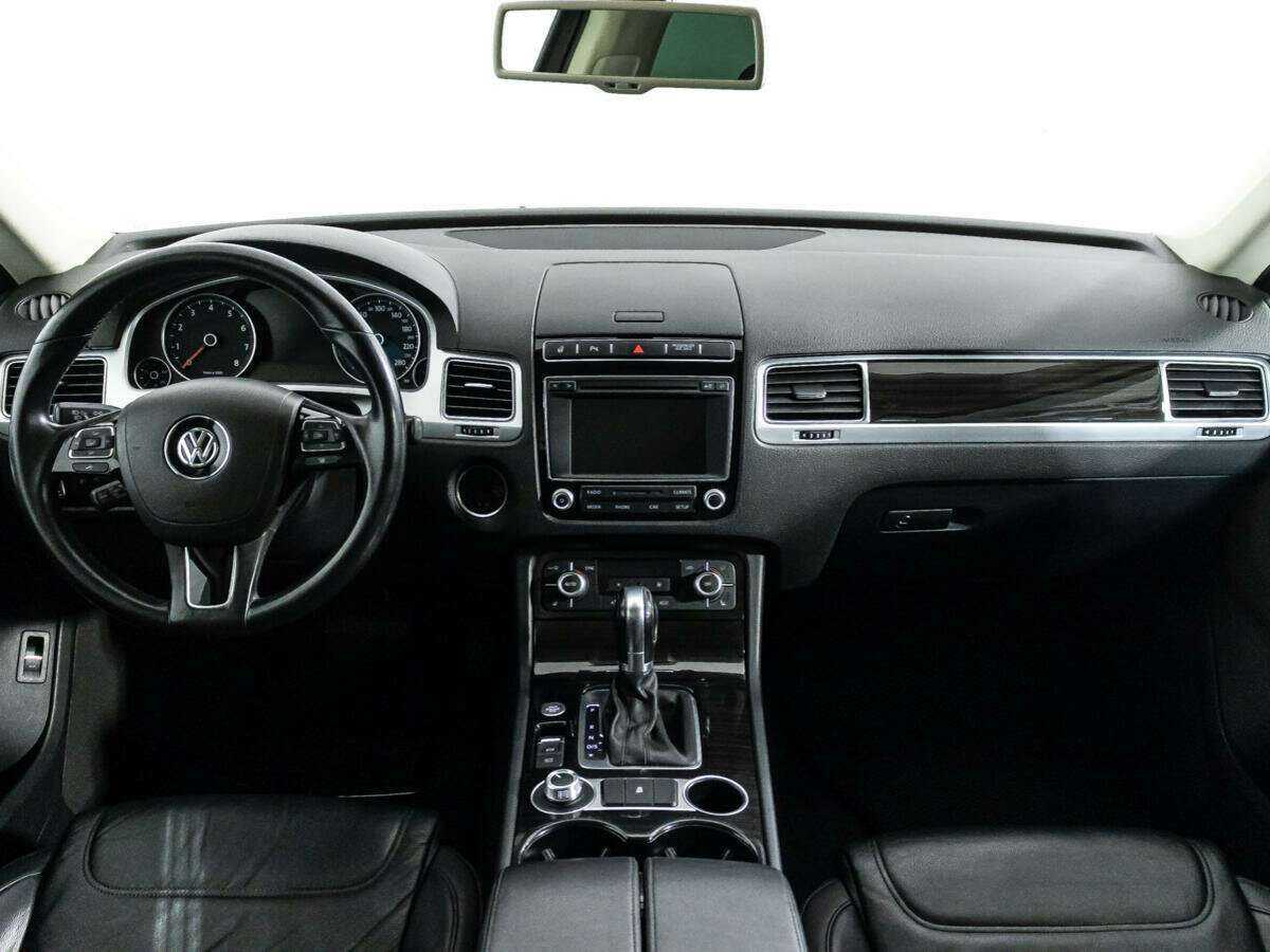 Volkswagen Touareg с пробегом — 2015 год. Фото: #10