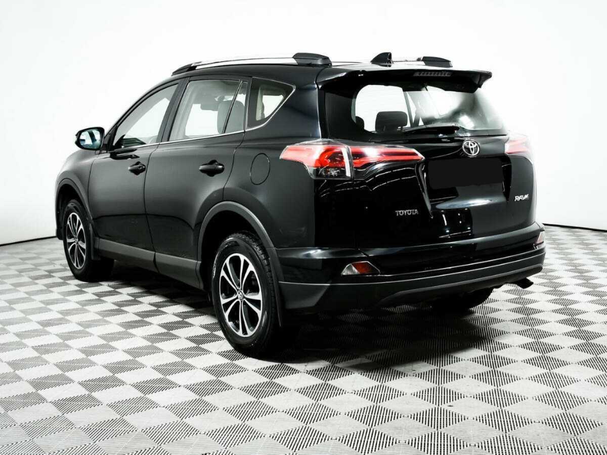 Toyota RAV4 с пробегом — 2018 год. Фото: #6