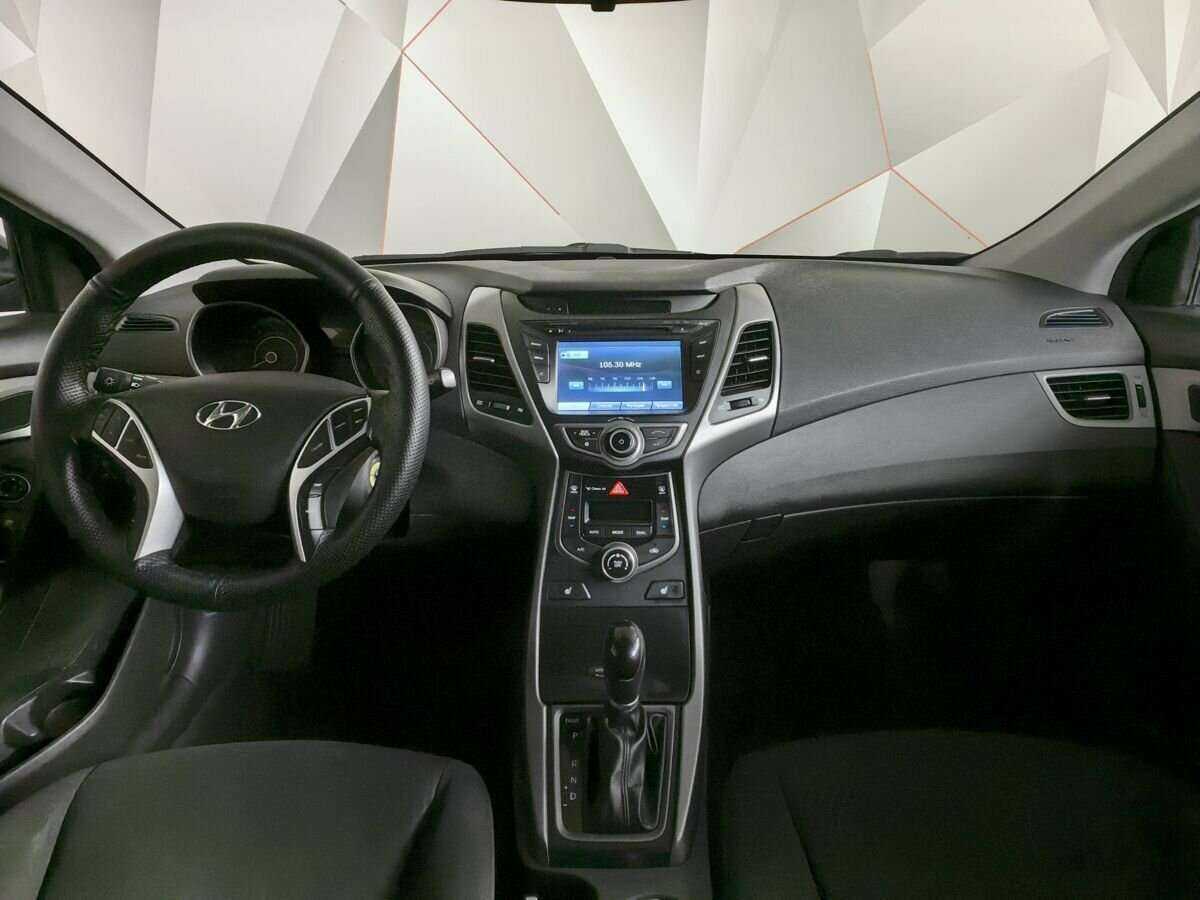 Hyundai Elantra с пробегом — 2015 год. Фото: #9