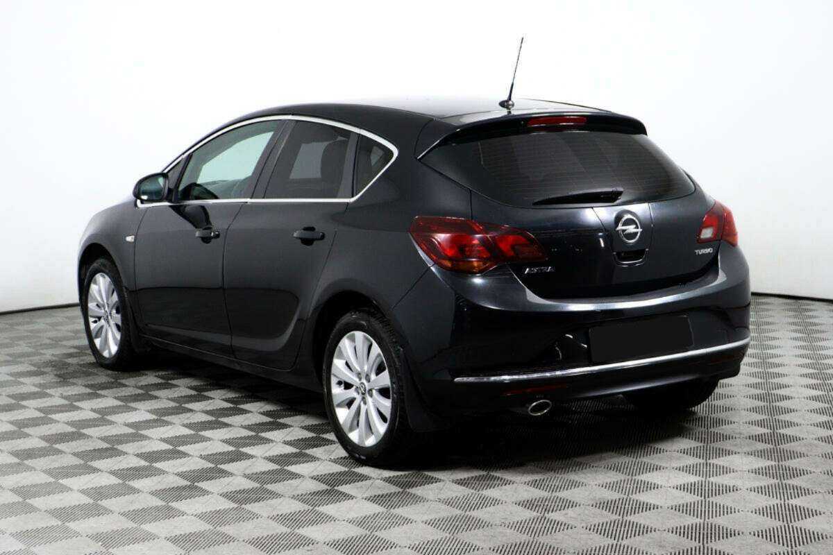 Opel Astra с пробегом — 2014 год. Фото: #6