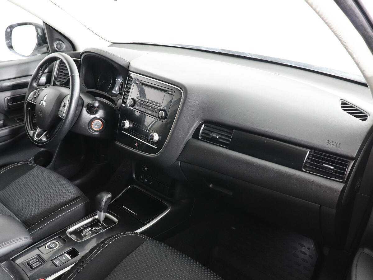 Mitsubishi Outlander с пробегом — 2022 год. Фото: #7