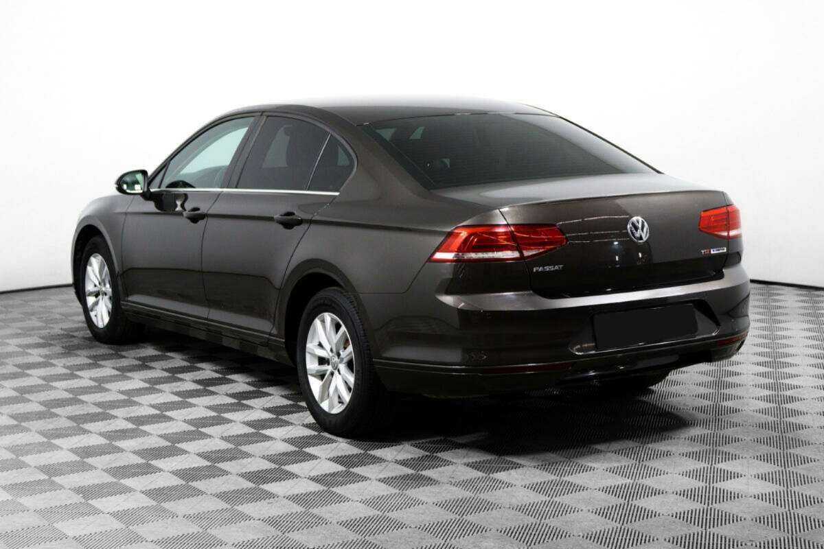 Volkswagen Passat с пробегом — 2016 год. Фото: #6