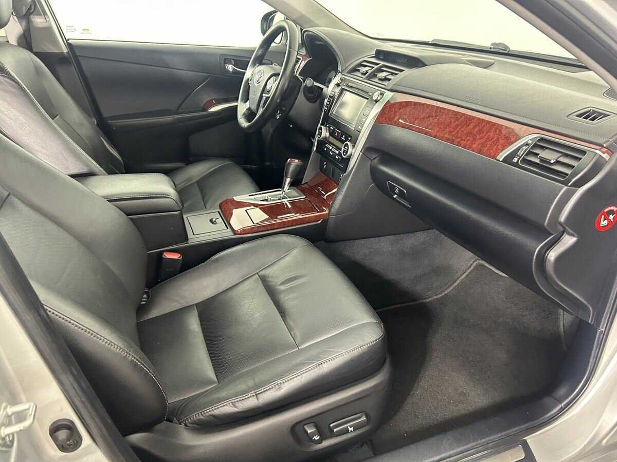 Toyota Camry с пробегом — 2013 год. Фото: #13