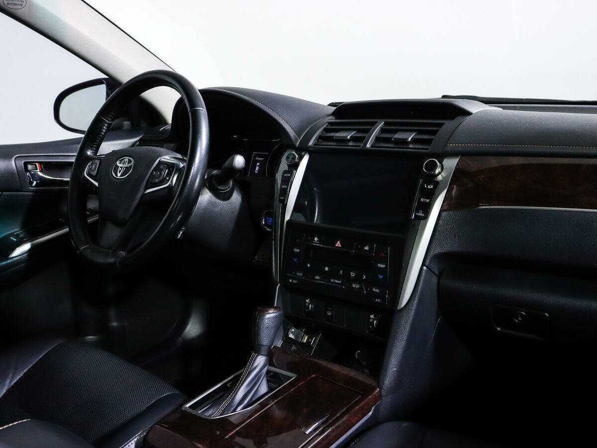 Toyota Camry с пробегом — 2018 год. Фото: #6