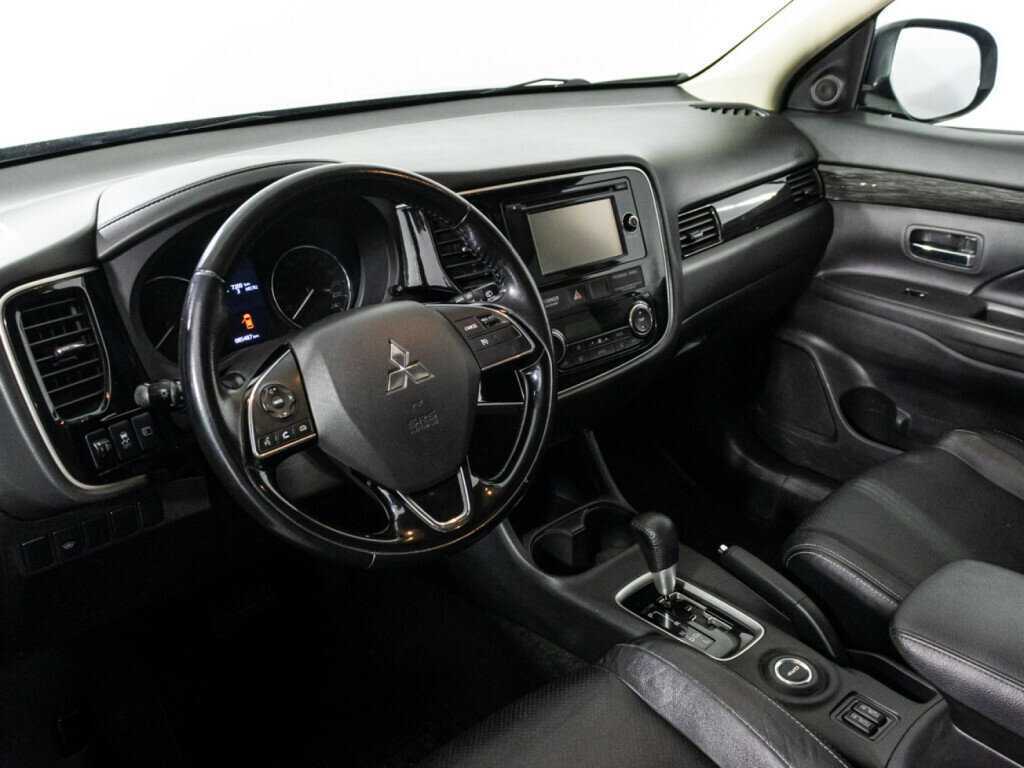 Mitsubishi Outlander с пробегом — 2016 год. Фото: #10