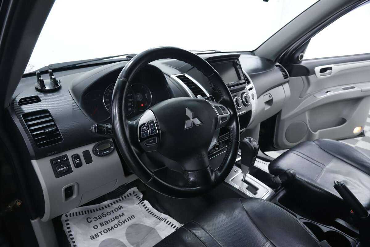 Mitsubishi Pajero Sport с пробегом — 2015 год. Фото: #7