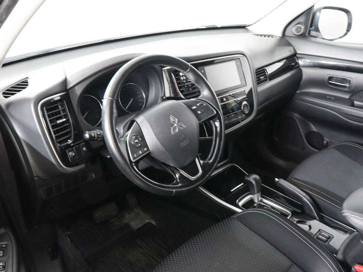 Mitsubishi Outlander с пробегом — 2019 год. Фото: #8