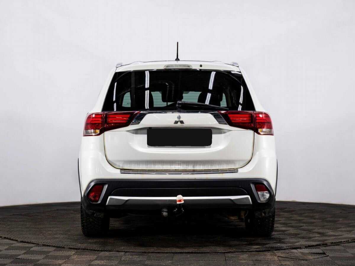 Mitsubishi Outlander с пробегом — 2015 год. Фото: #4