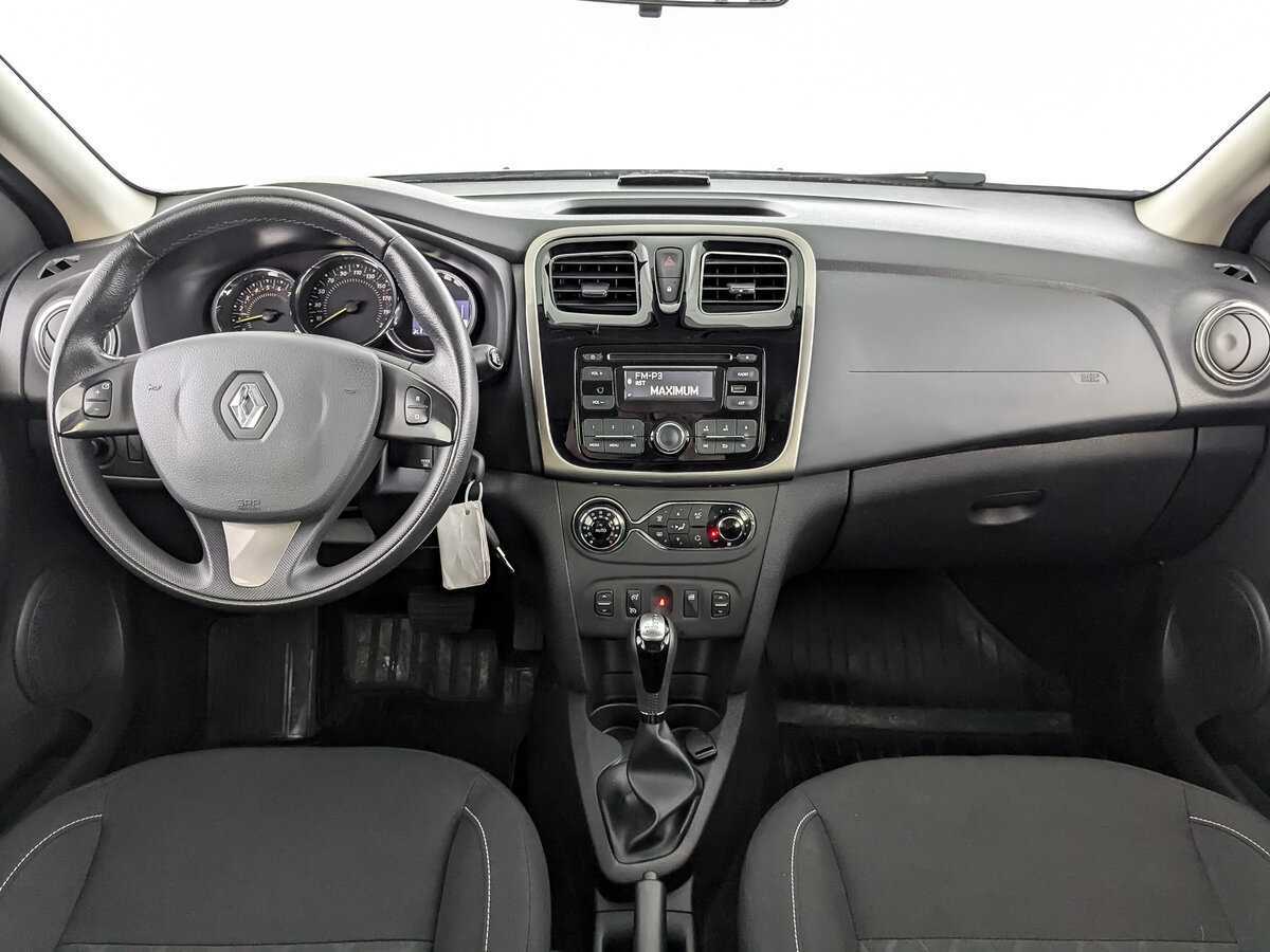 Renault Sandero с пробегом — 2016 год. Фото: #11