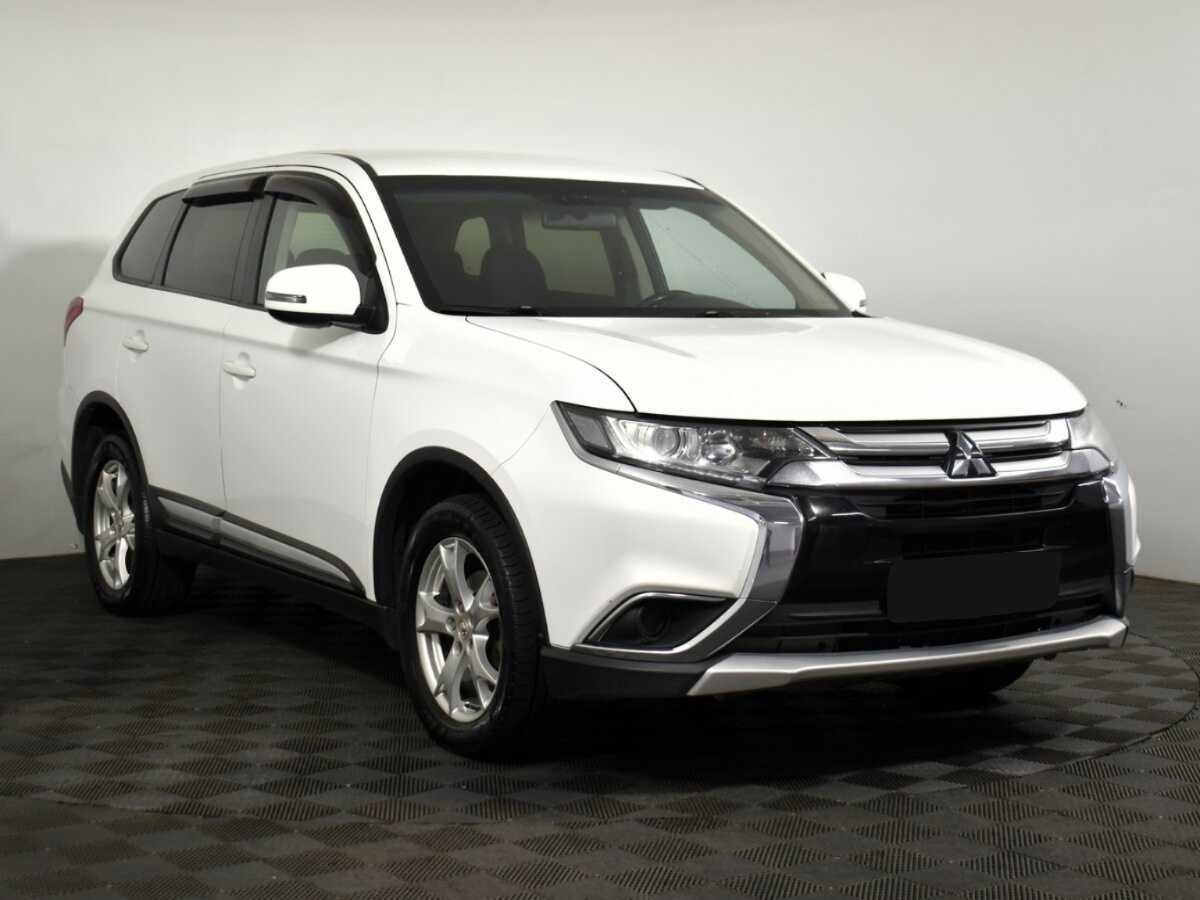 Mitsubishi Outlander с пробегом — 2017 год. Фото: #2