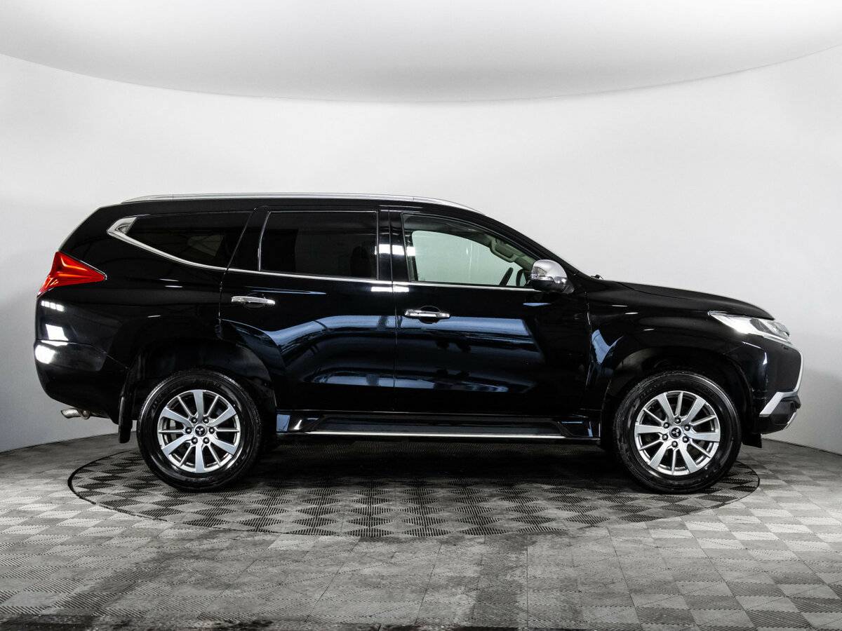 Mitsubishi Pajero Sport с пробегом — 2018 год. Фото: #3