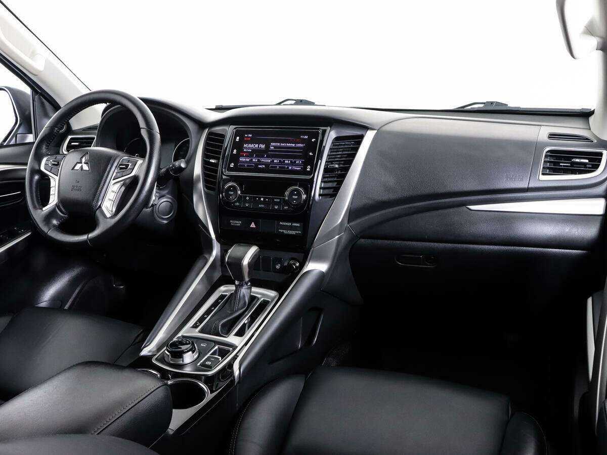 Mitsubishi Pajero Sport с пробегом — 2018 год. Фото: #6