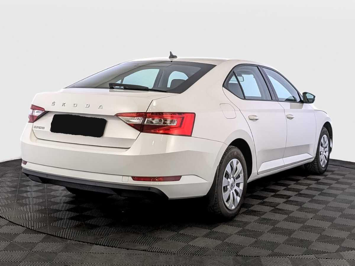Skoda Superb с пробегом — 2021 год. Фото: #4