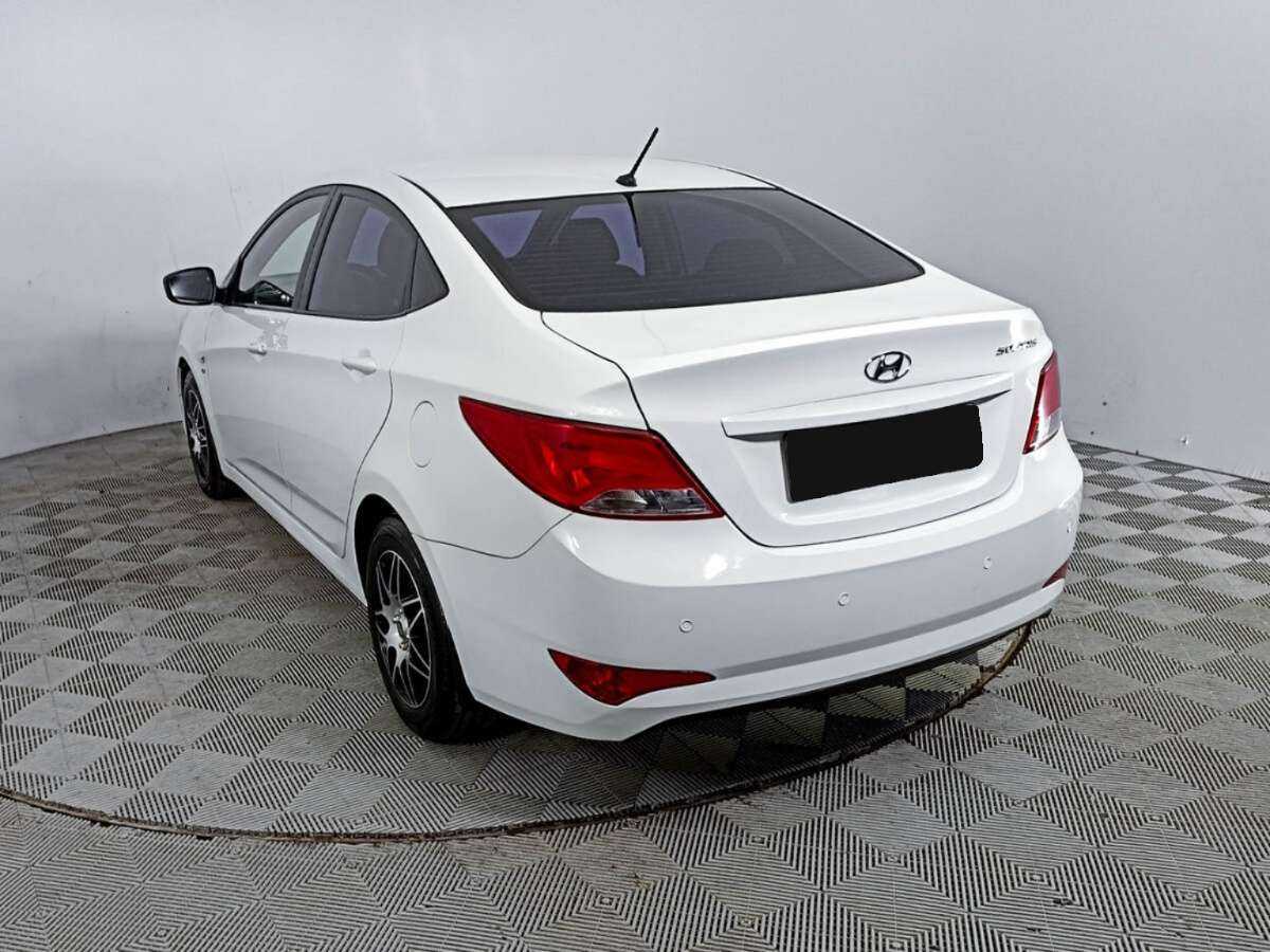 Hyundai Solaris с пробегом — 2015 год. Фото: #6
