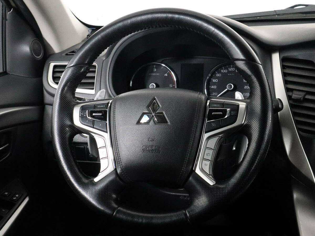 Mitsubishi Pajero Sport с пробегом — 2017 год. Фото: #11