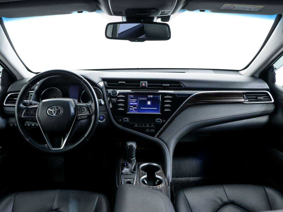 Toyota Camry с пробегом — 2018 год. Фото: #9