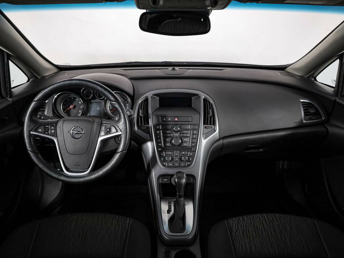 Opel Astra с пробегом — 2014 год. Фото: #7