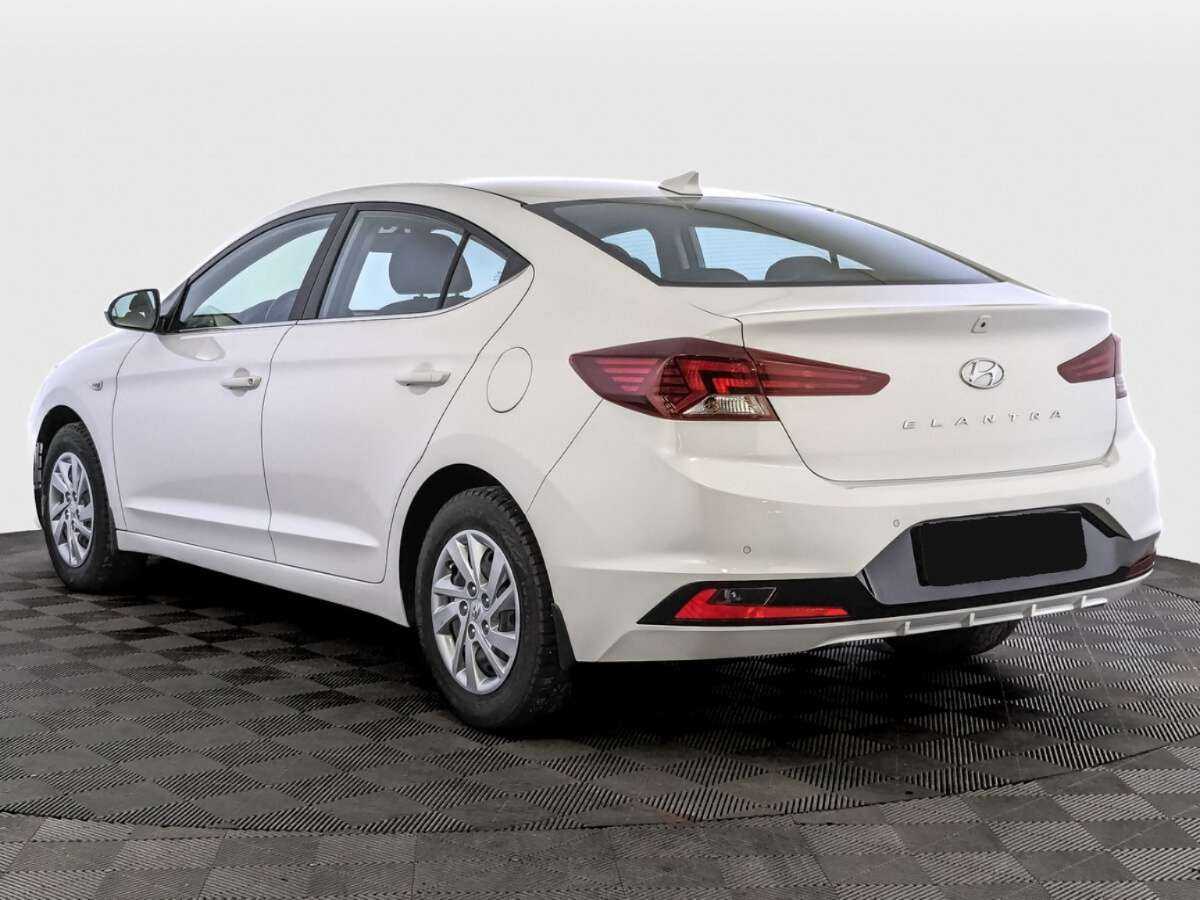 Hyundai Elantra с пробегом — 2020 год. Фото: #6