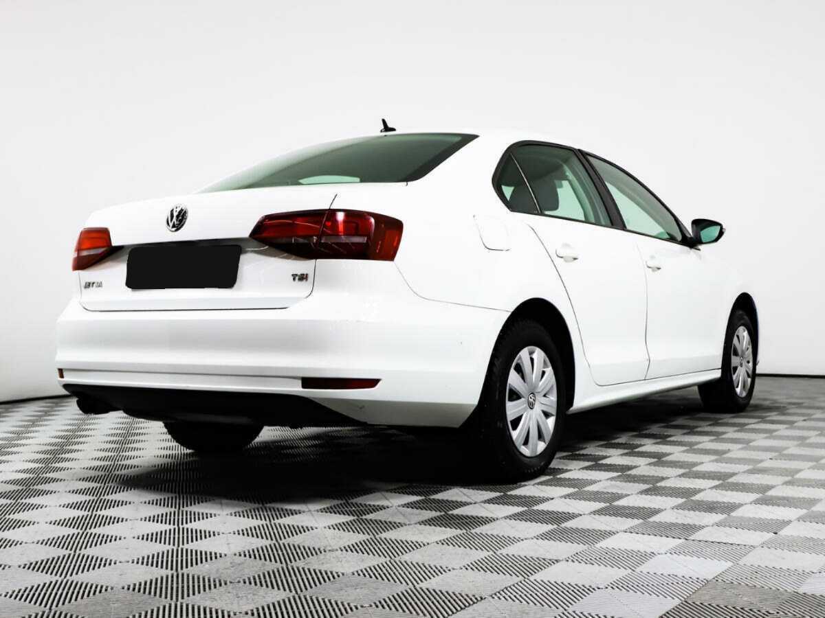 Volkswagen Jetta с пробегом — 2016 год. Фото: #3