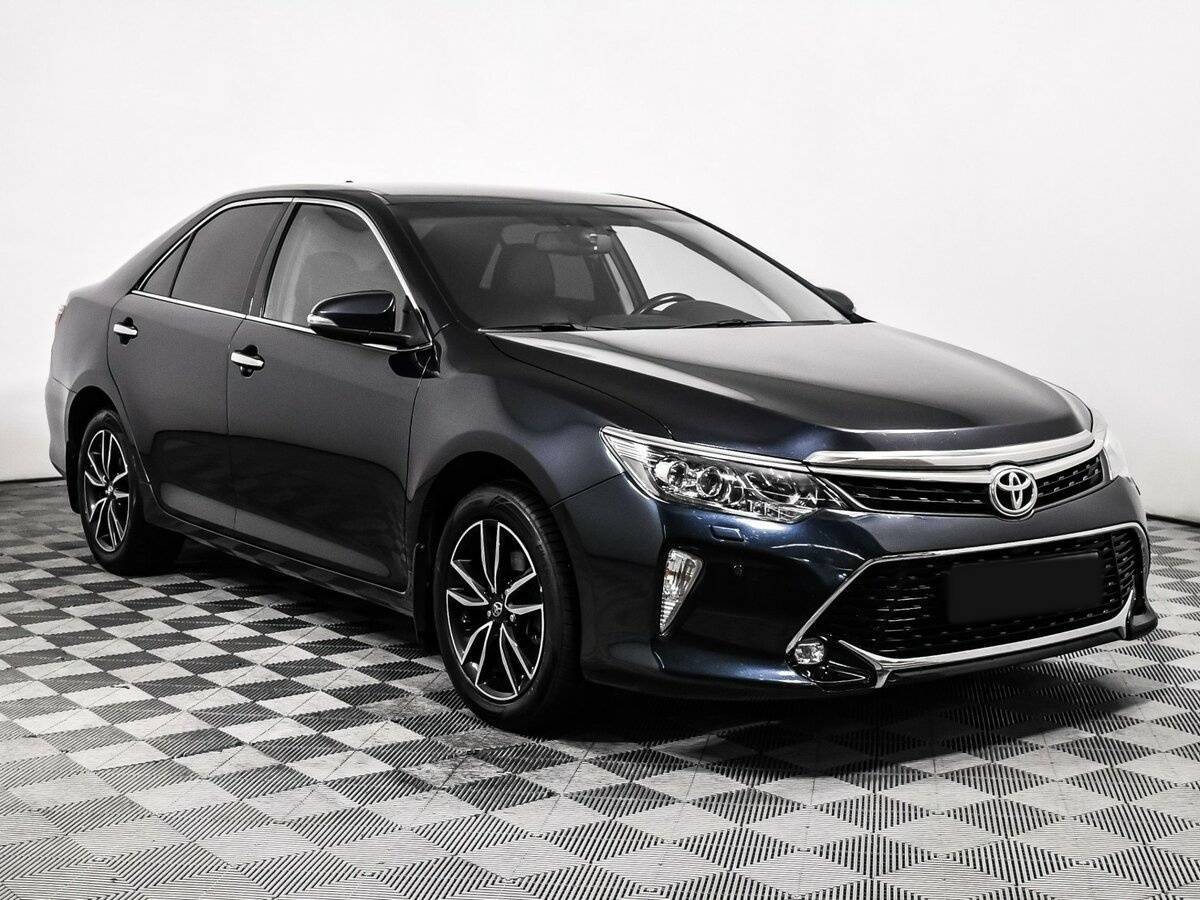 Toyota Camry с пробегом — 2017 год. Фото: #2