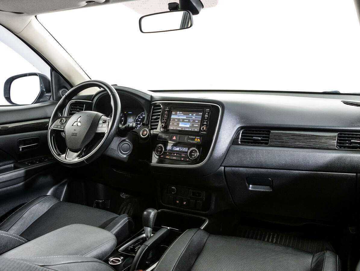 Mitsubishi Outlander с пробегом — 2017 год. Фото: #8