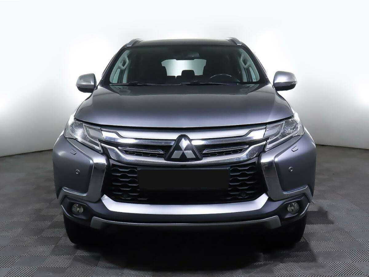 Mitsubishi Pajero Sport с пробегом — 2017 год. Посмотреть фото