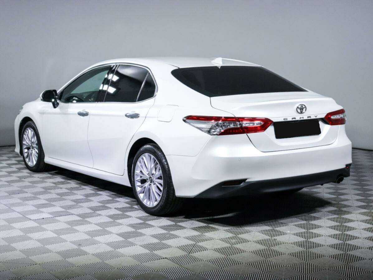 Toyota Camry с пробегом — 2018 год. Фото: #4