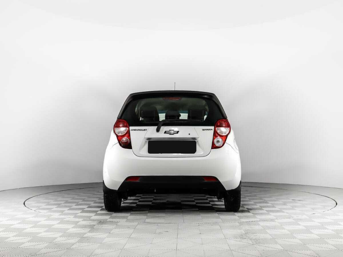 Chevrolet Spark с пробегом — 2013 год. Фото: #5