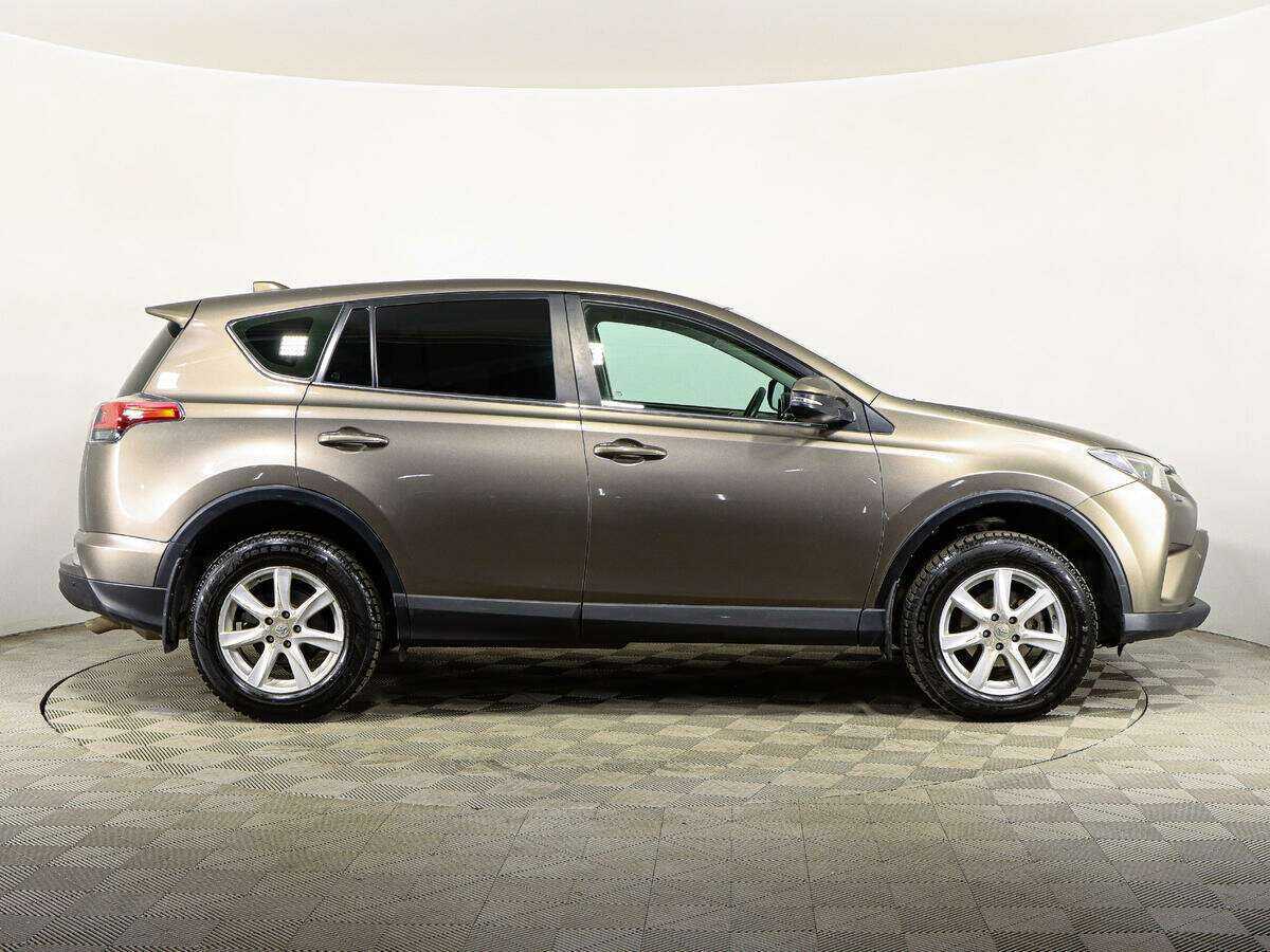Toyota RAV4 с пробегом — 2017 год. Фото: #3