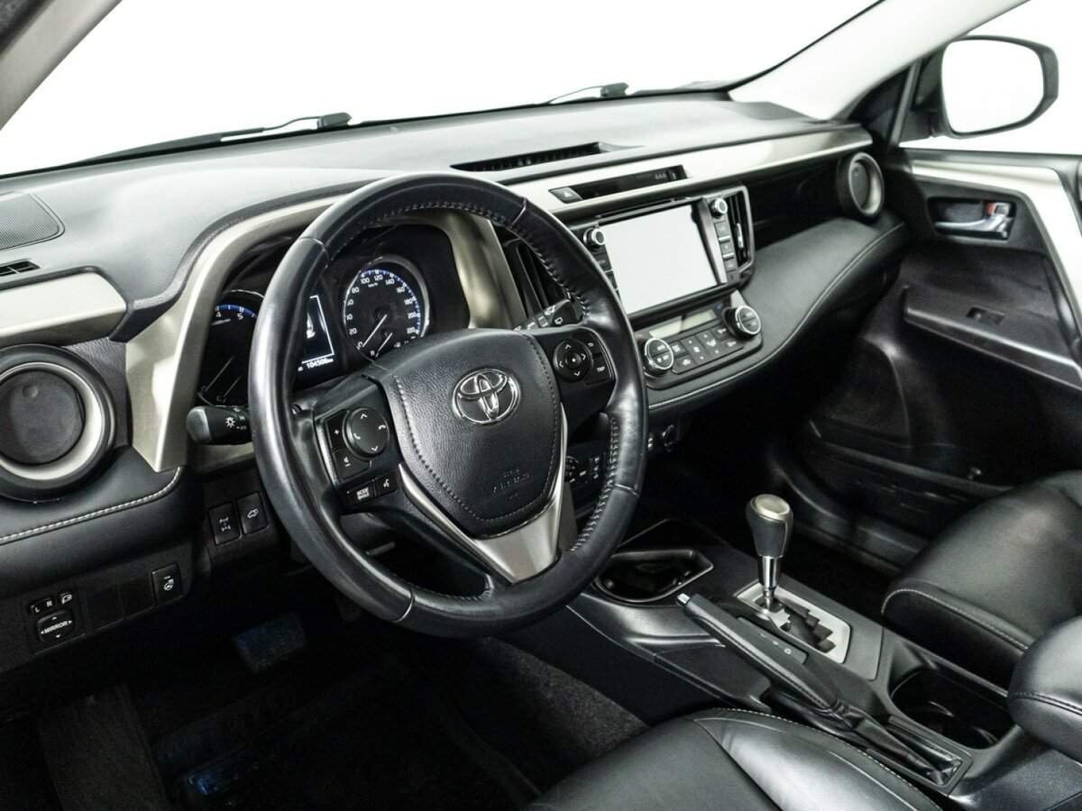 Toyota RAV4 с пробегом — 2018 год. Фото: #10