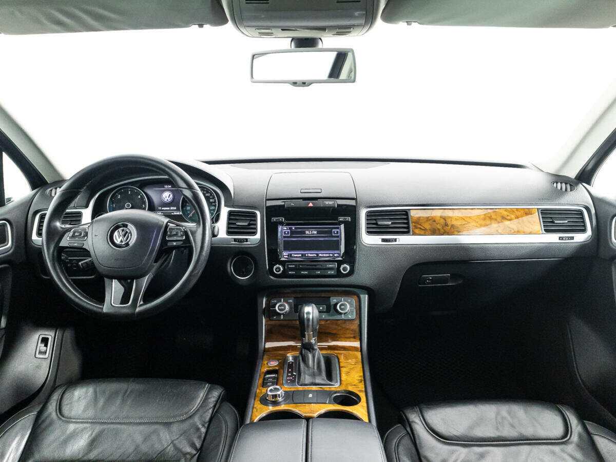 Volkswagen Touareg с пробегом — 2013 год. Фото: #12