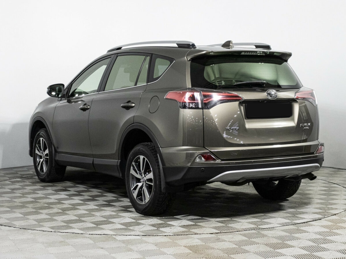 Toyota RAV4 с пробегом — 2015 год. Фото: #6