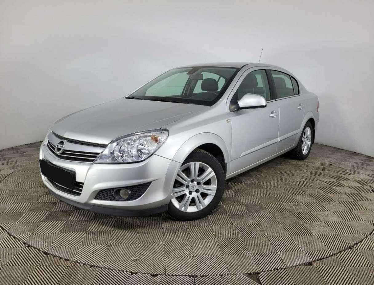 Opel Astra с пробегом — 2012 год. Посмотреть фото