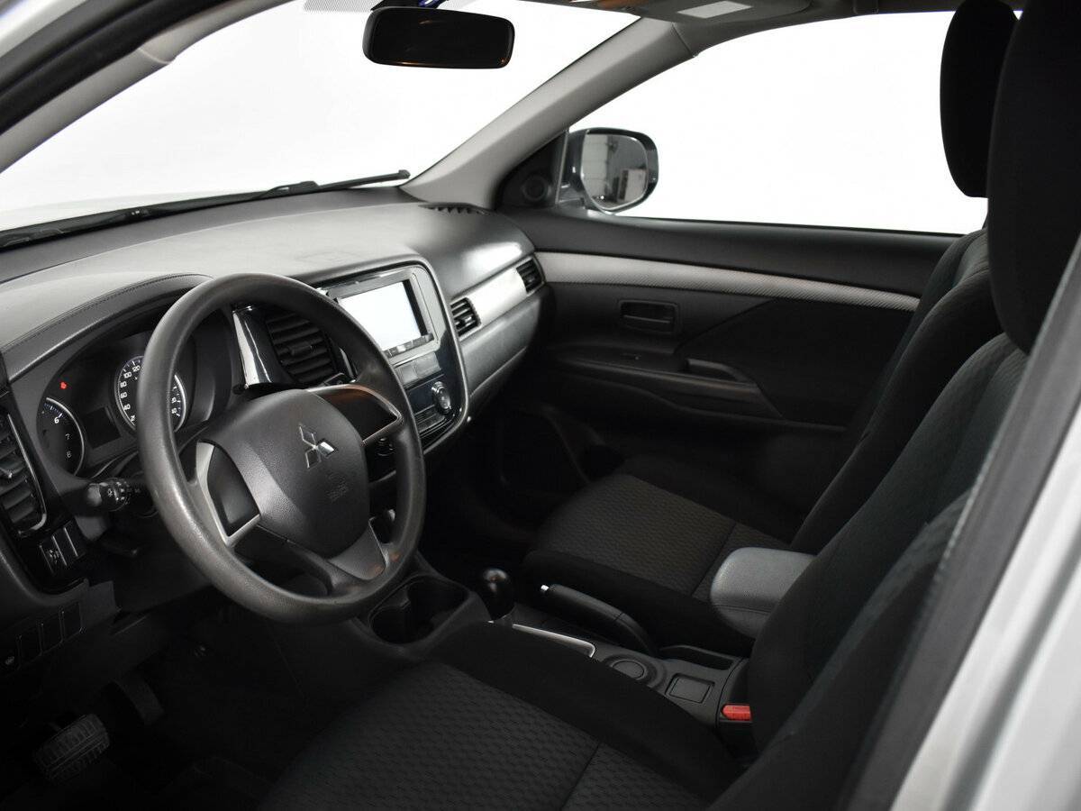 Mitsubishi Outlander с пробегом — 2015 год. Фото: #8