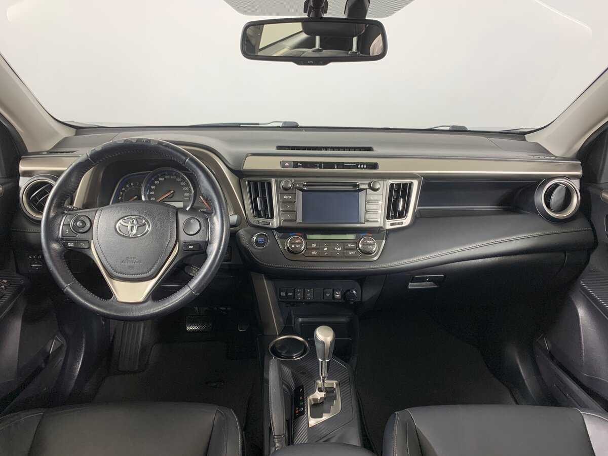 Toyota RAV4 с пробегом — 2014 год. Фото: #12