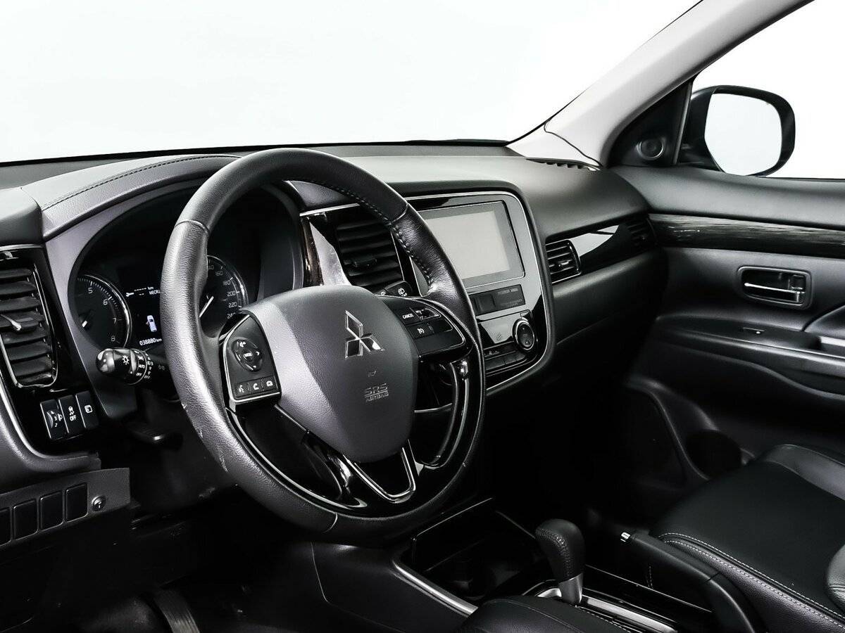 Mitsubishi Outlander с пробегом — 2018 год. Фото: #12