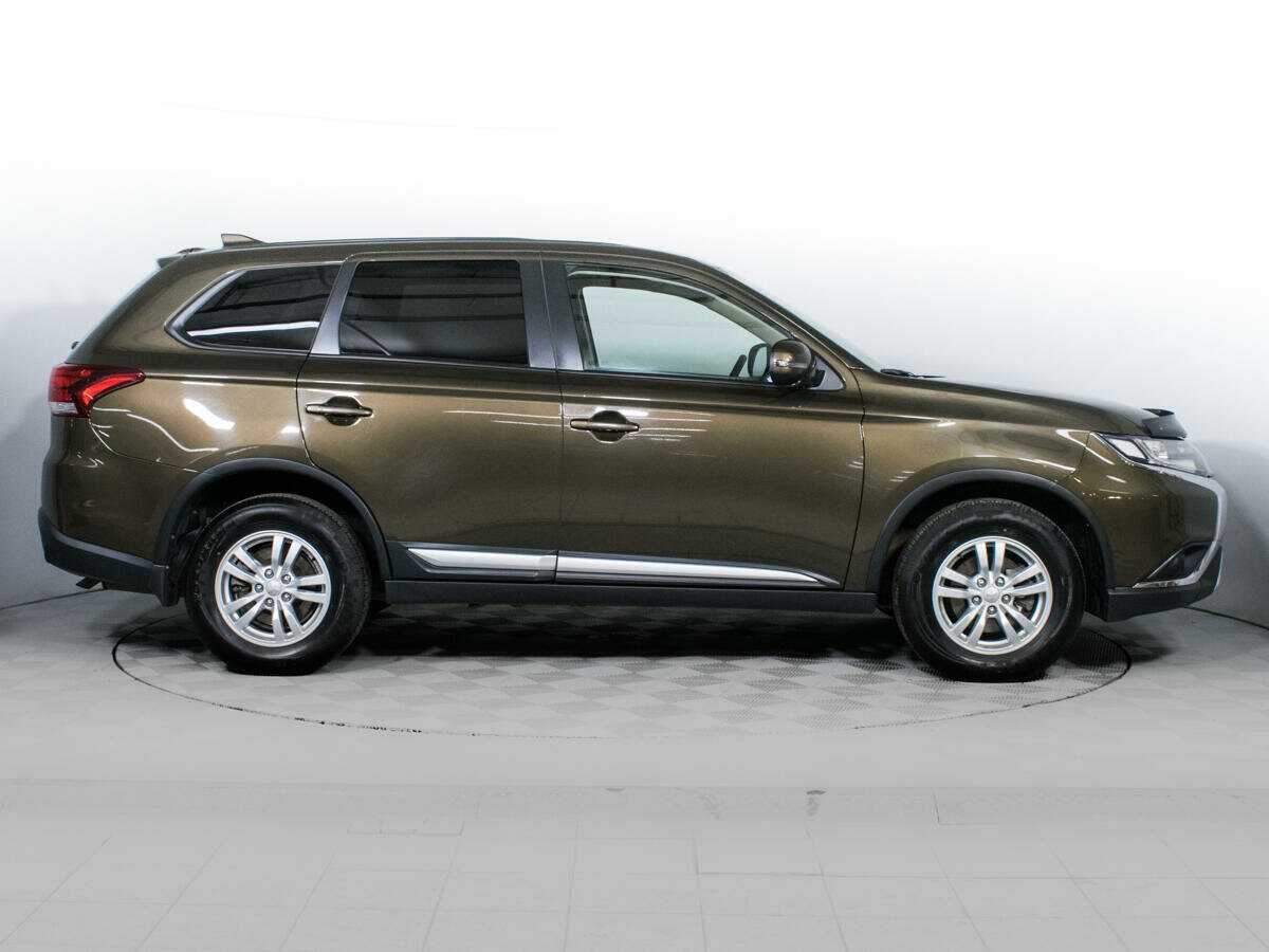 Mitsubishi Outlander с пробегом — 2019 год. Фото: #3