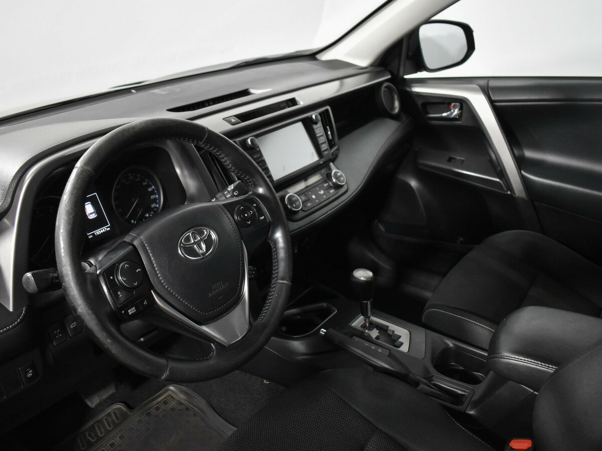 Toyota RAV4 с пробегом — 2018 год. Фото: #7