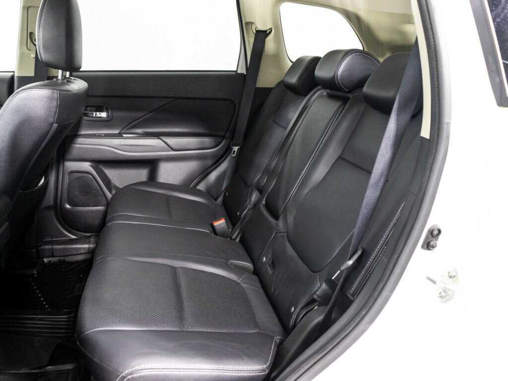 Mitsubishi Outlander с пробегом — 2018 год. Фото: #9