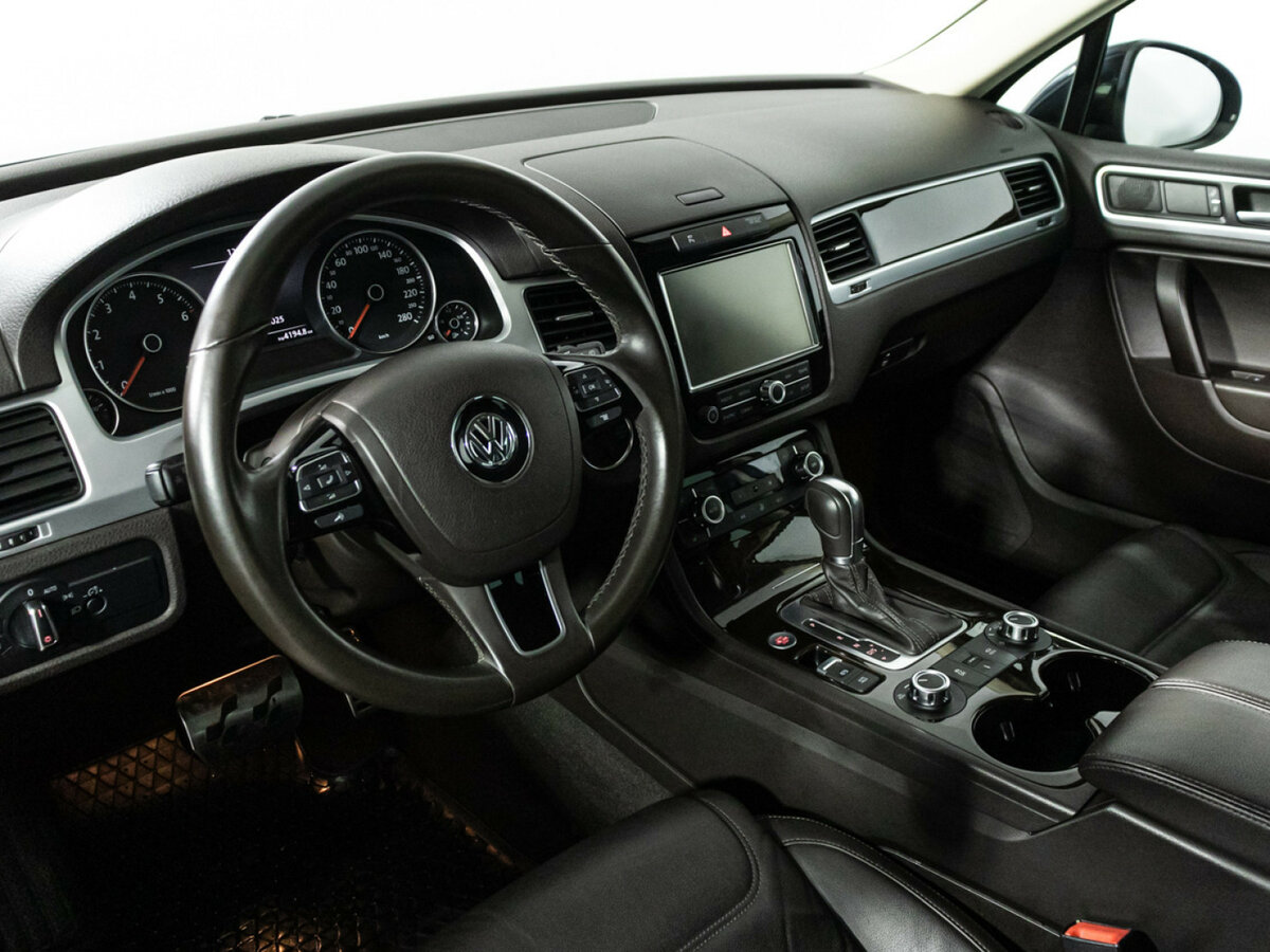 Volkswagen Touareg с пробегом — 2014 год. Фото: #9