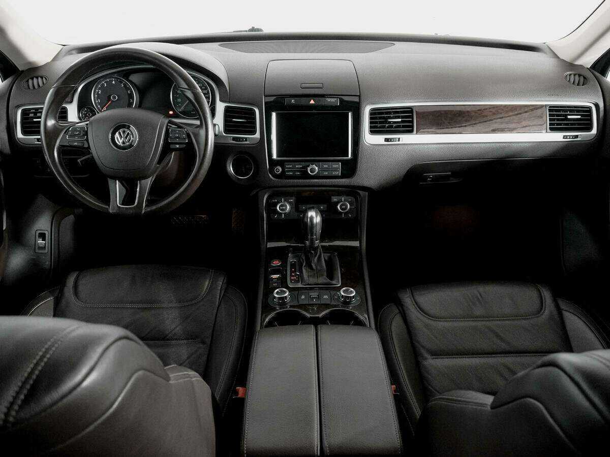 Volkswagen Touareg с пробегом — 2014 год. Фото: #11