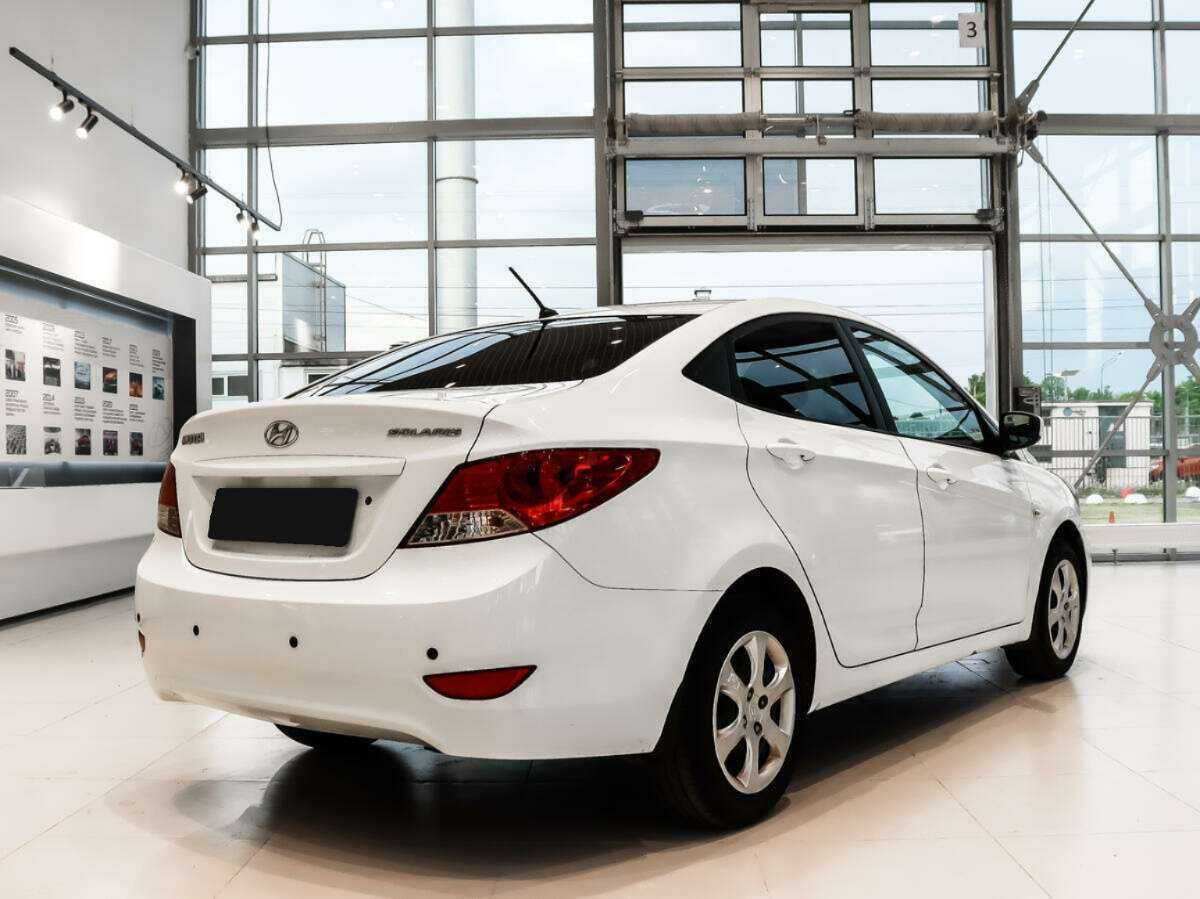 Hyundai Solaris с пробегом — 2012 год. Фото: #4