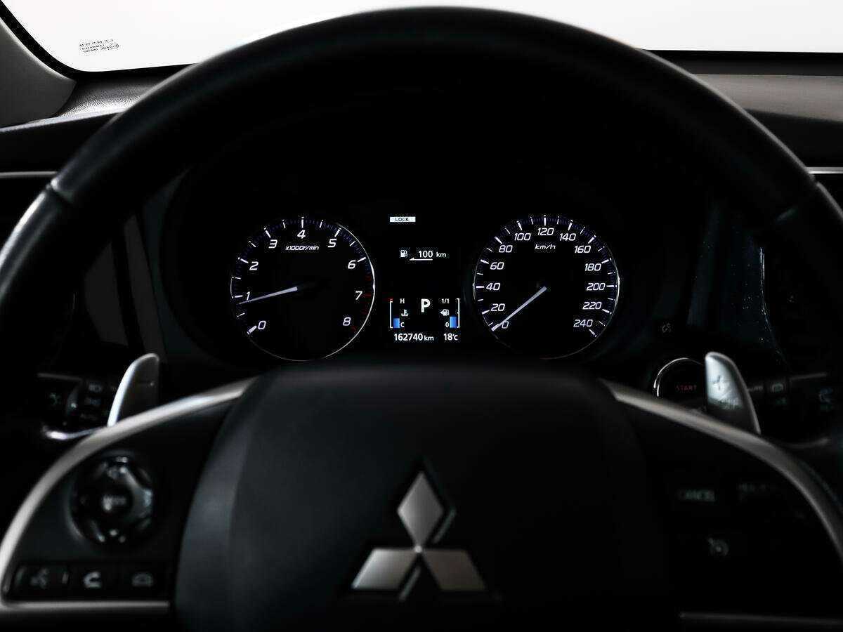 Mitsubishi Outlander с пробегом — 2014 год. Фото: #17