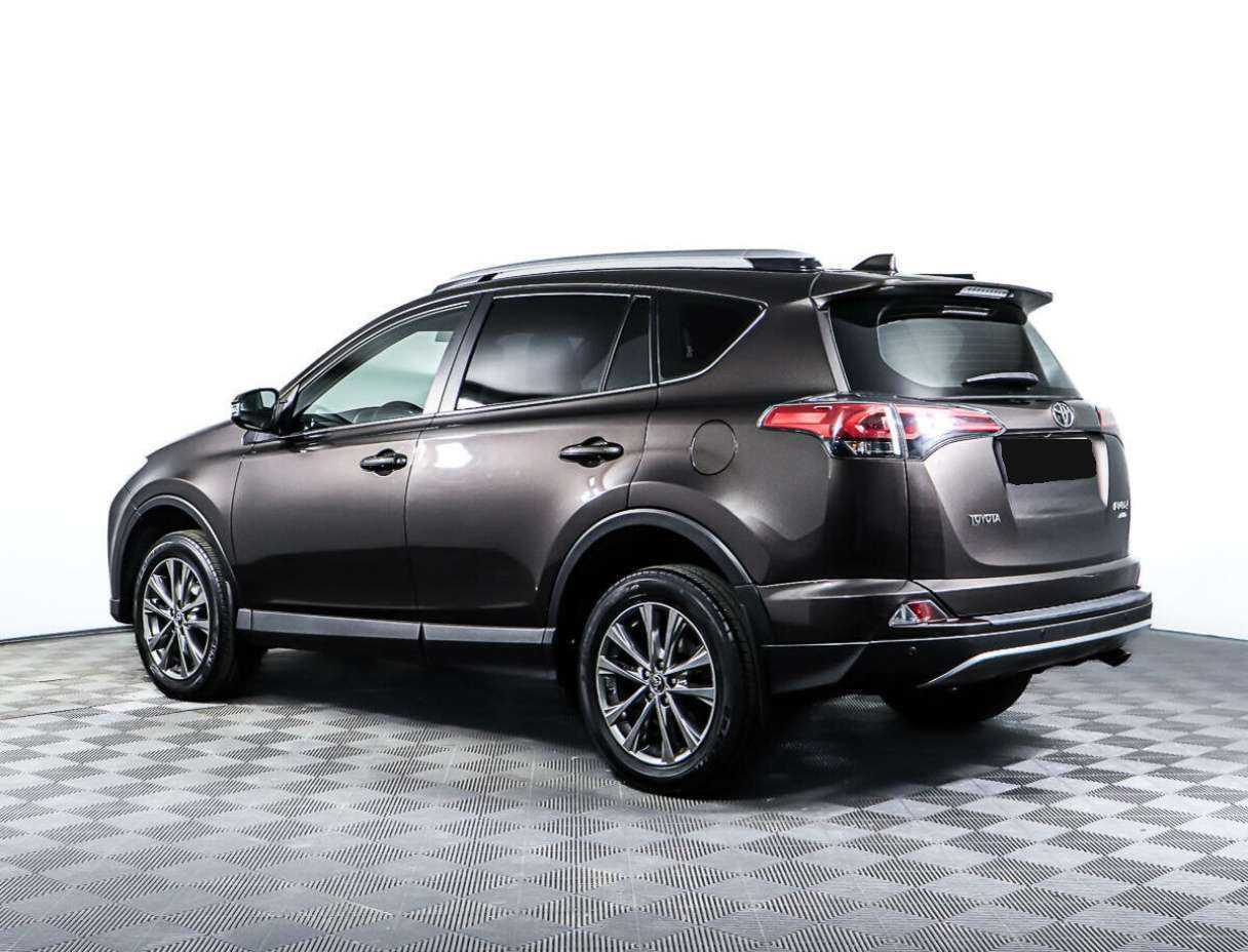 Toyota RAV4 с пробегом — 2018 год. Фото: #6