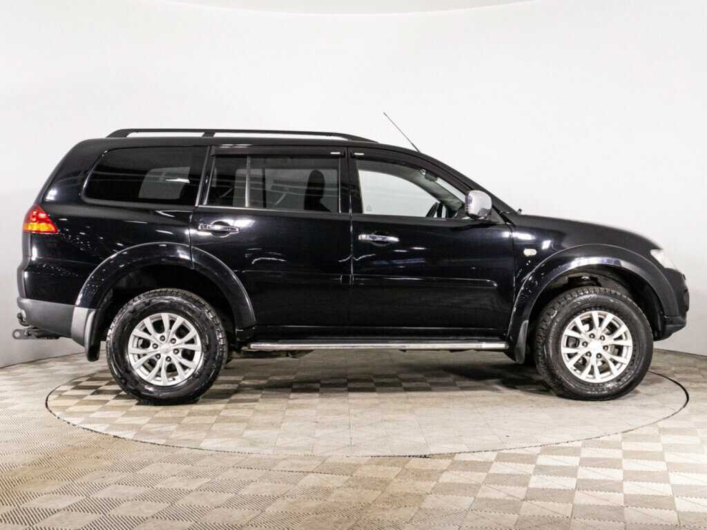 Mitsubishi Pajero Sport с пробегом — 2014 год. Фото: #3