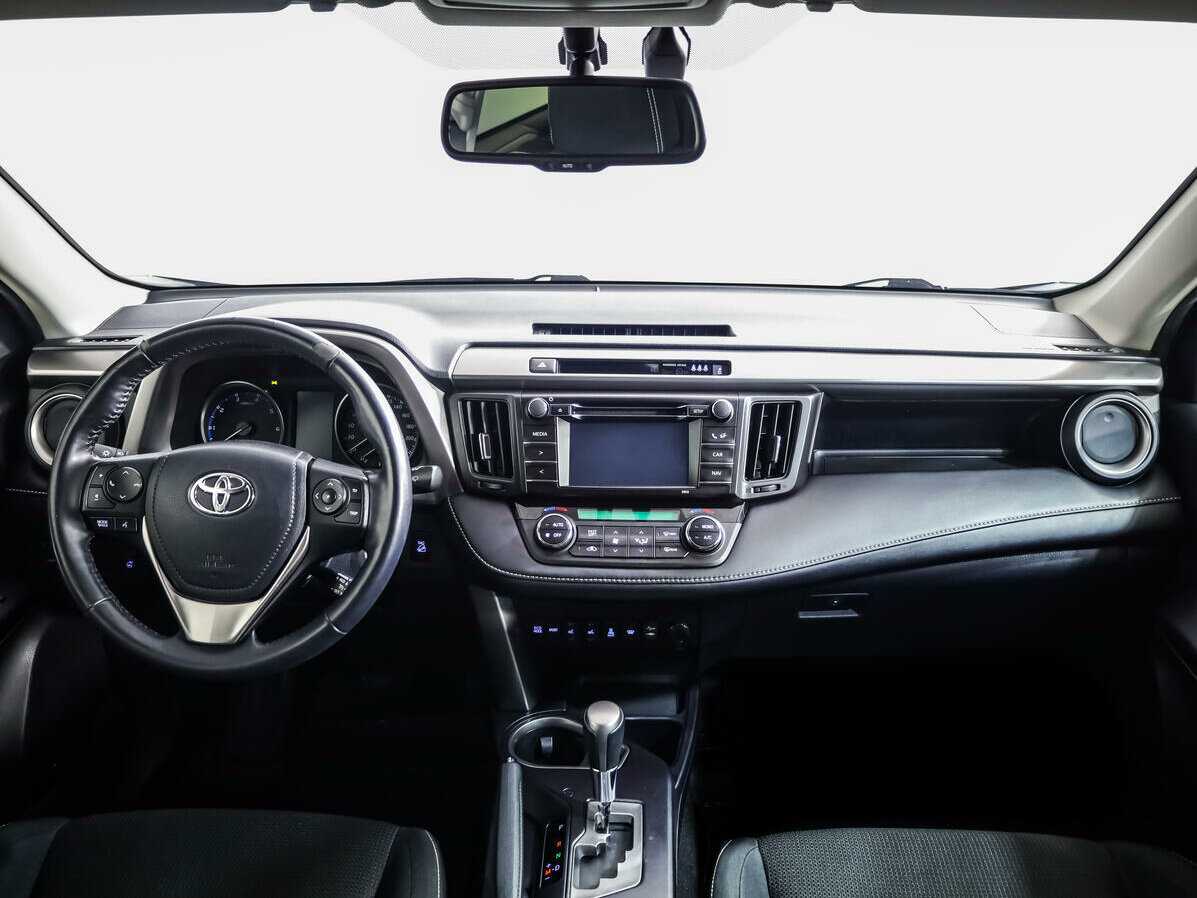 Toyota RAV4 с пробегом — 2015 год. Фото: #8