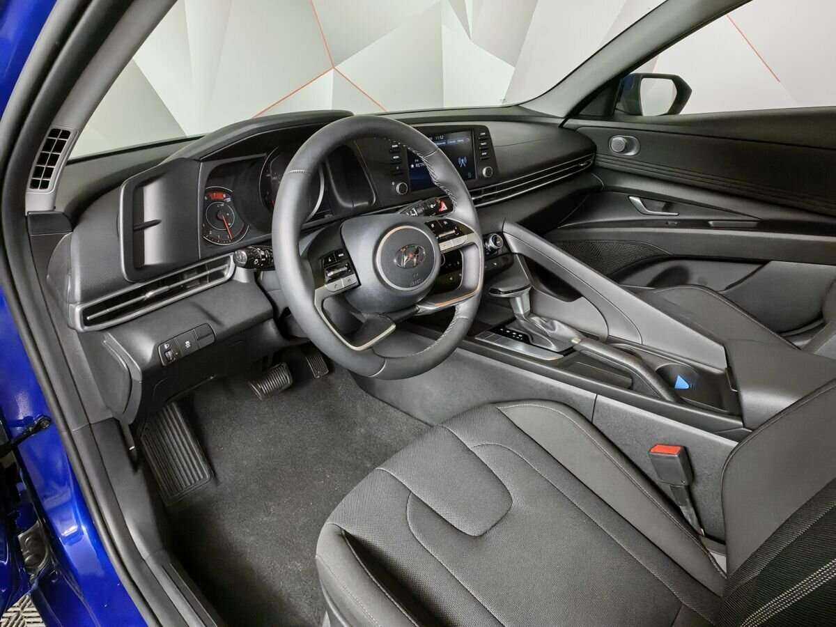 Hyundai Elantra с пробегом — 2022 год. Фото: #13